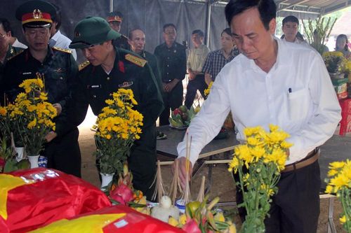 Mở rộng tìm kiếm khu vực phát hiện được nhiều hài cốt liệt sĩ tại Ba Lòng