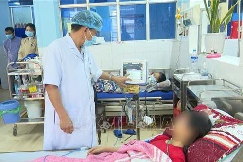 'Chất độc' bủa vây cổng trường