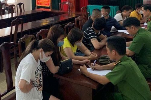 Phát hiện chủ nhà nghỉ tổ chức cho 44 nam nữ sử dụng ma túy