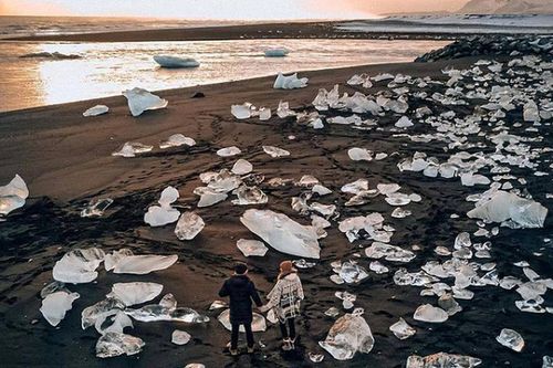 Lóa mắt bãi biển 'kim cương' hút khách nhất ở Iceland
