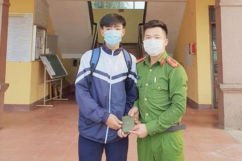 Nam sinh nhặt được 10 triệu đồng tìm người trả lại
