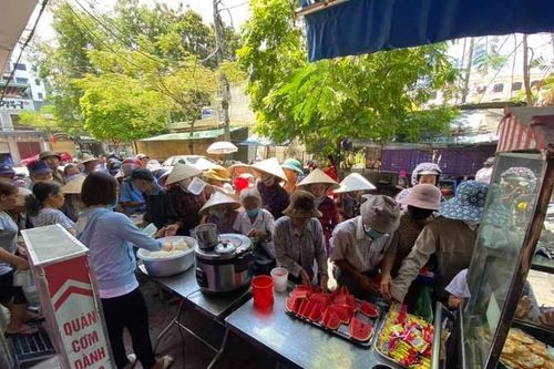 Đến cơm cũng biết yêu thương!