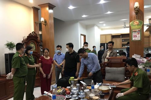 'Nữ quái' lắp đặt hàng loạt camera giám sát quanh nhà để buôn bán ma túy