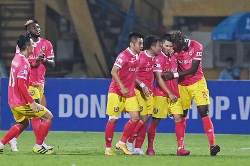 Hồng Lĩnh Hà Tĩnh khiến Hà Nội FC 'đau tim' tại Hàng Đẫy