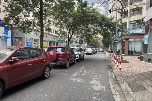 'Vỡ trận' chỗ đỗ xe khu chung cư