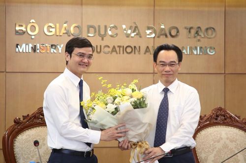 Trao Kỷ niệm chương 'Vì sự nghiệp giáo dục' cho nhiều cán bộ Đoàn