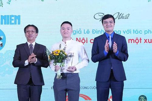 Trao 12 giải cho tác giả đoạt giải cuộc thi viết 'Hà Nội thành phố tôi yêu'
