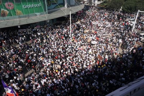 EU đe dọa áp đặt các biện pháp trừng phạt đối với Myanmar