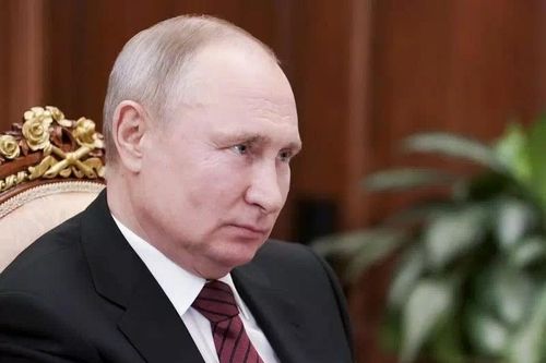 Tổng thống Putin gặp tác dụng phụ sau khi tiêm vaccine COVID-19