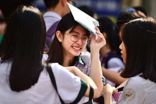 Đề Văn về cách sử dụng ngôn ngữ của giới trẻ khiến học sinh 'toát mồ hôi'