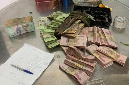 Nghi chồng ngoại tình, vợ dựng lên màn kịch bị kẻ trộm lấy đi 500 triệu đồng