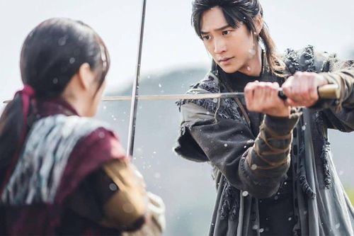 'Sông đón trăng lên': Na In Woo trưởng thành sẵn sàng cầm kiếm để bảo vệ công chúa Kim So Hyun