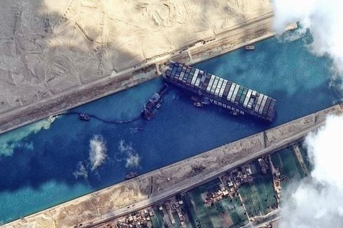 Cuộc khủng hoảng mới ở Suez: Nền kinh tế toàn cầu đang chao đảo vì căng thẳng