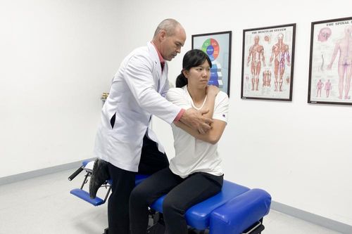 VĐV bơi lội Nguyễn Thị Ánh Viên nhận học bổng từ ACC Việt Nam