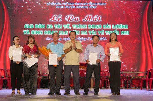 An Giang ra mắt và sinh hoạt câu lạc bộ đờn ca tài tử và trích đoạn cải lương