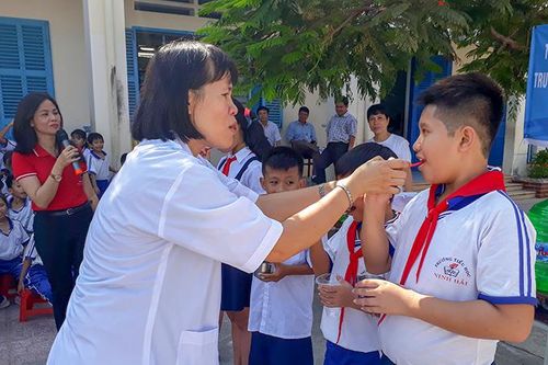 Để răng trẻ chắc, khỏe