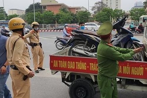Xử lý xe ôm vi phạm dừng đỗ