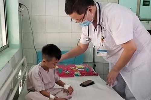 Hai học sinh uống nhầm thuốc diệt chuột, một em tử vong