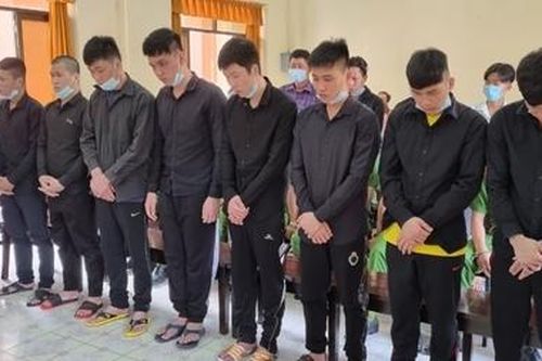 Bị phạt gần 100 năm tù vì 1 nữ tiếp viên karaoke