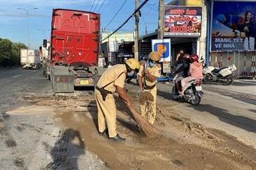 Những câu chuyện cảm động về lực lượng Cảnh sát giao thông