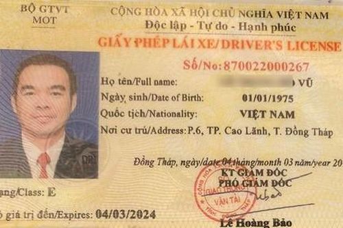 CSGT kiểm tra, phát hiện tài xế xe khách mua bằng giá 3 triệu đồng