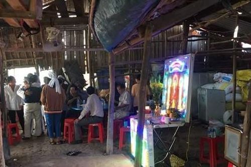 Vụ cẩu tặc bắn chết người: Do tay chạm vào công tắc xung điện