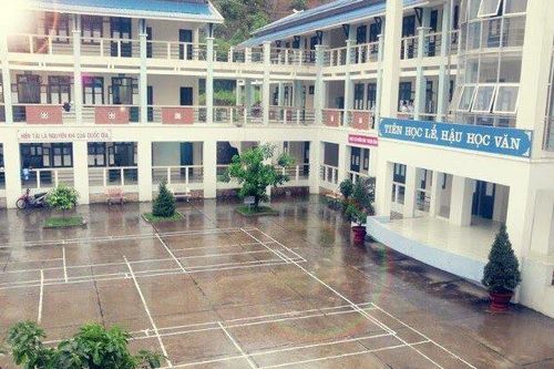 Nam sinh lớp 10 chuyên Toán Bắc Kạn nghi tự tử tại ký túc xá
