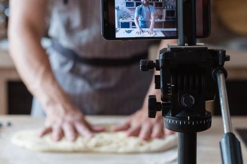 Mafia bị bắt vì lộ hình xăm trong clip nấu ăn