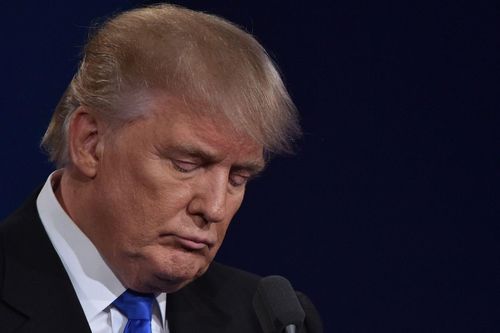 Ông Trump nổi giận với các cựu quan chức y tế