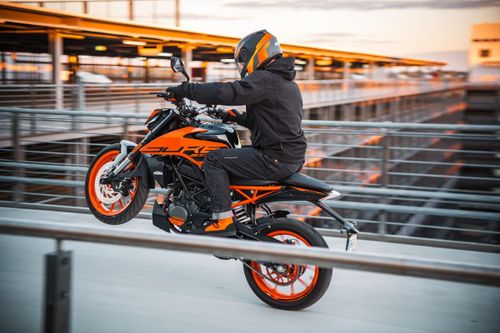 KTM 200 Duke 2021 ra mắt, có thể về Việt Nam trong năm nay