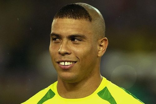 Ronaldo 'béo' xin lỗi vì kiểu tóc thảm họa