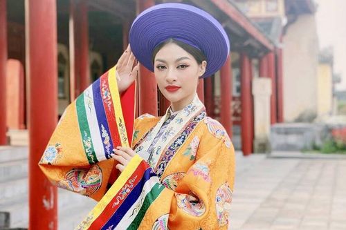 Lona Kiều Loan diện 'phượng bào' quảng bá du lịch miền Trung