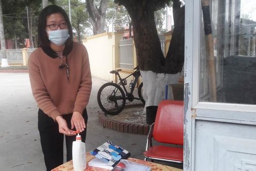 Phê bình một Giám đốc Trung tâm y tế ở Thanh Hóa vì chậm truy vết F1