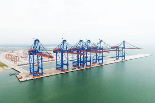 Đặt thêm hai cần cẩu STS khổng lồ cho Cảng lớn nhất Việt Nam