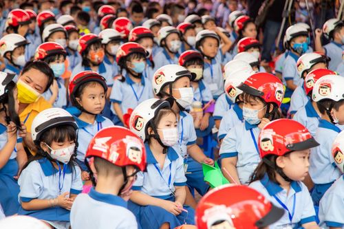 Tổng kết chương trình trao tặng mũ bảo hiểm cho học sinh lớp 1 'Giữ trọn ước mơ'