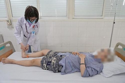 Cô gái 20 tuổi ở Hải Phòng không đi lại được sau 6 tháng hút bóng cười