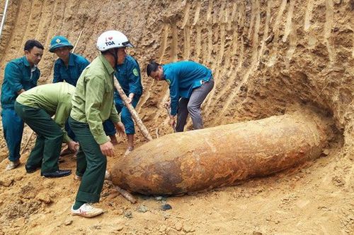Vĩnh Phúc: Đào móng nhà, phát hiện quả bom nặng hơn 3 tạ