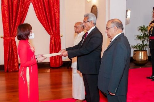 Đại sứ Hồ Thị Thanh Trúc trình Ủy nhiệm thư lên Tổng thống Sri Lanka Gotabaya Rajapaksa