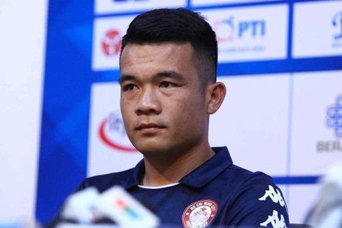 Tiền vệ Hoàng Thịnh trở về Nghệ An sau án phạt