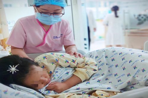 Nghĩ quẩn, bé gái 13 tuổi uống thuốc sâu tự tử