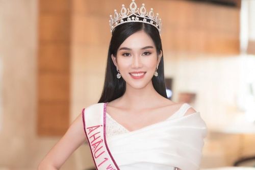 Á hậu Phương Anh chia sẻ khi tốt nghiệp thủ khoa Đại học RMIT