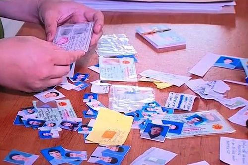 Dùng chứng minh thư giả để lừa ngân hàng chuyển tiền