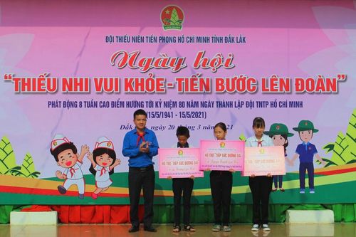 Đoàn thanh niên tiếp sức đường dài, không để học sinh nghèo bỏ học