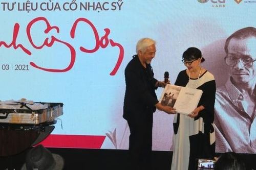 Trao tặng những tư liệu quý về nhạc sĩ Trịnh Công Sơn