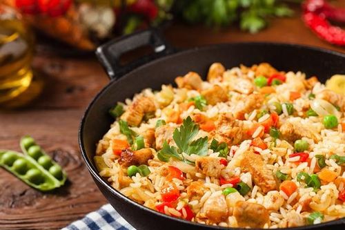 Mẹo chiên cơm tơi, săn, đẹp mắt