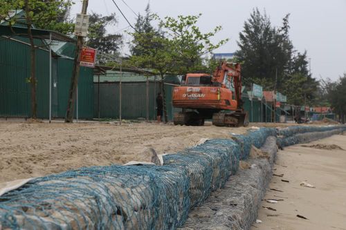 Cửa Lò gấp rút khắc phục kè biển chuẩn bị đón mùa du lịch