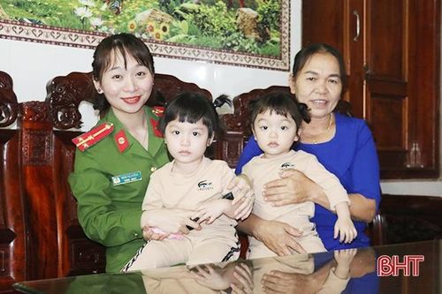Những nữ chiến sỹ công an Hà Tĩnh gác lại niềm riêng, dốc sức cùng 'chiến dịch' căn cước công dân