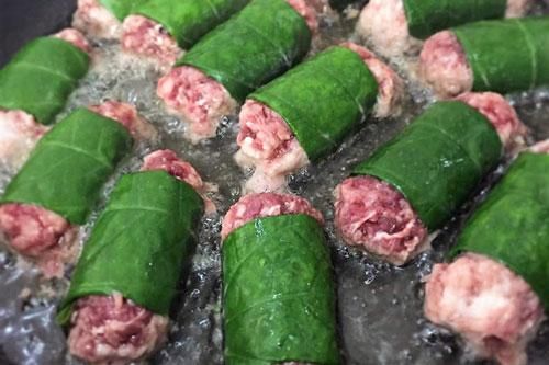 Cuốn chả lá lốt làm thêm bước này đảm bảo món ăn có màu xanh mượt, không bị thâm đen, ngon khó cưỡng