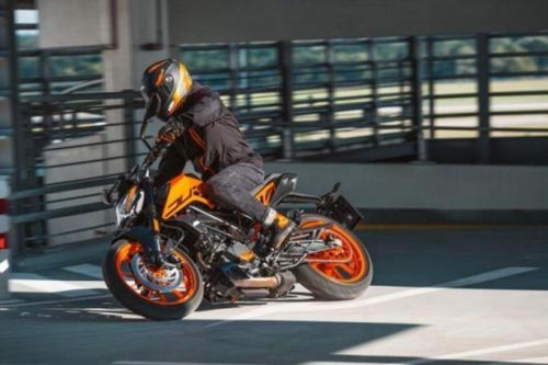 Mô tô thể thao KTM Duke 200 2021 ra mắt, giá 69,5 triệu đồng