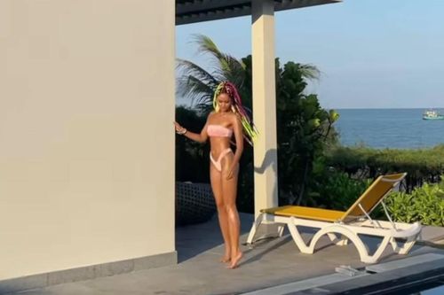 H'Hen Niê khiến fan 'xỉu up xỉu down' khi diện bikini tí hon khoe body bốc lửa